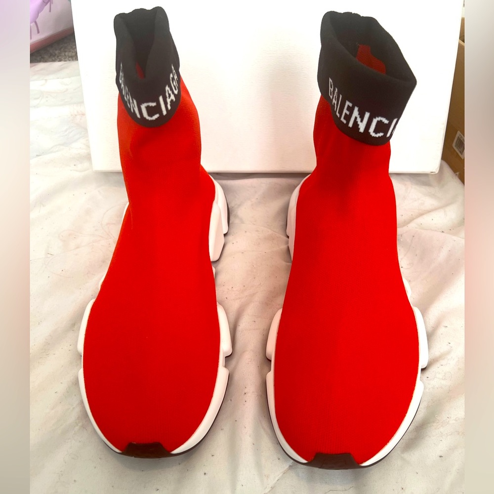 BRAND: BALENCIAGA 
MAILLE RETOURNEE ROUGE NOIR BLANC 
SIZE: 43/ US 10
COLOR: RED